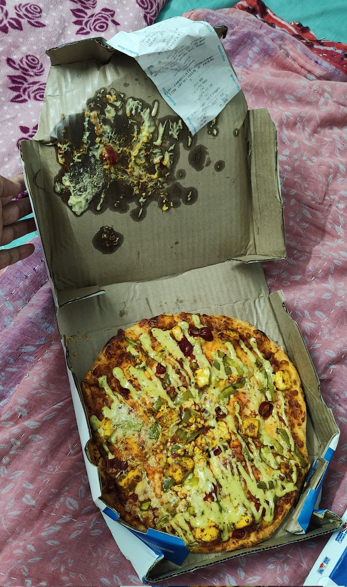 Adiosped's tweet photo. It is a #pizza worth 650Rs. Receivd completely messed up from @dominos Bhandup(W). No pizza protectors used in box. No chilli flakes given &amp; #delivery boy told it is not his responsibility if pizza is damaged. Also was not able to track order in app. Said they forgot to update it https://t.co/NQ8y7lQZw3