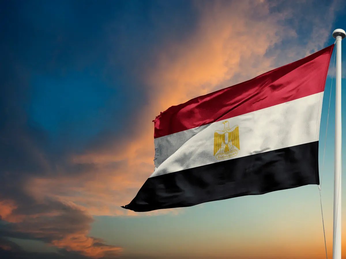 لا مزايدات على مصر التي قدمت أكثر من مئة ألف شهيد من أجل #فلسطين لا يمكن لأي عربي حر  إلا أن يقول شكرًا #مصر وهاهو التاريخ يعيد نفسه نرى العالم يضغط ومصر العروبة تسطر مواقفها المشرفة .
#غزة