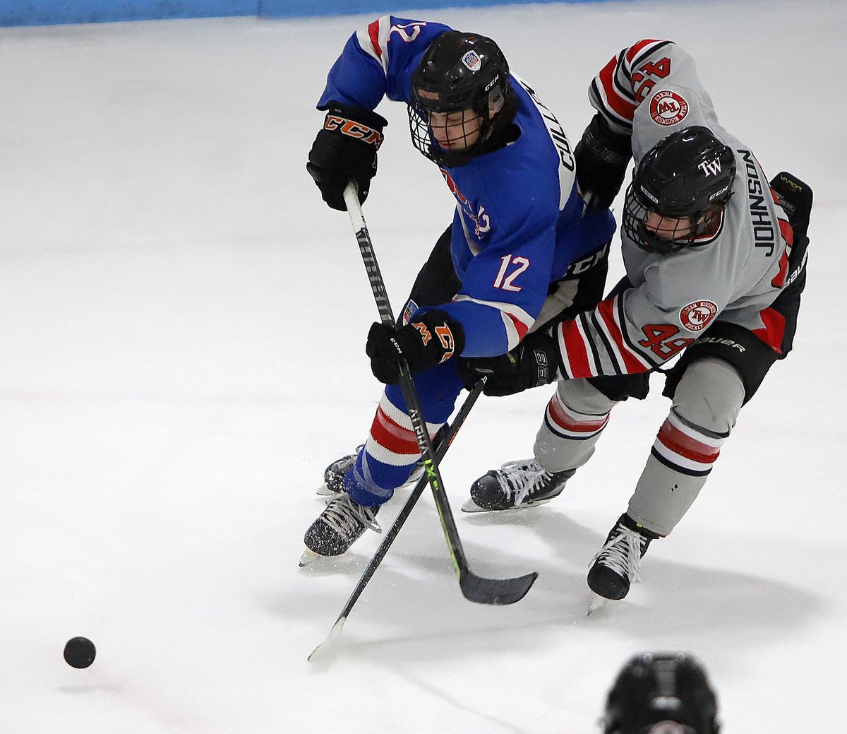 ELPuckOfficial's tweet photo. Joe Gillespie @CHSPuckSquad scores twice, d-men Grady Magner @EastSideHockey and Cole Bies @EastSideHockey both chip in two assists as Sanford Power tops Wisconsin 5-2. Connor Roff (TRF) finishes with 34 saves in win. 
Box: https://t.co/se6gTxyN5r
Photos: https://t.co/MExLbaClMF https://t.co/57X2tAZRP7