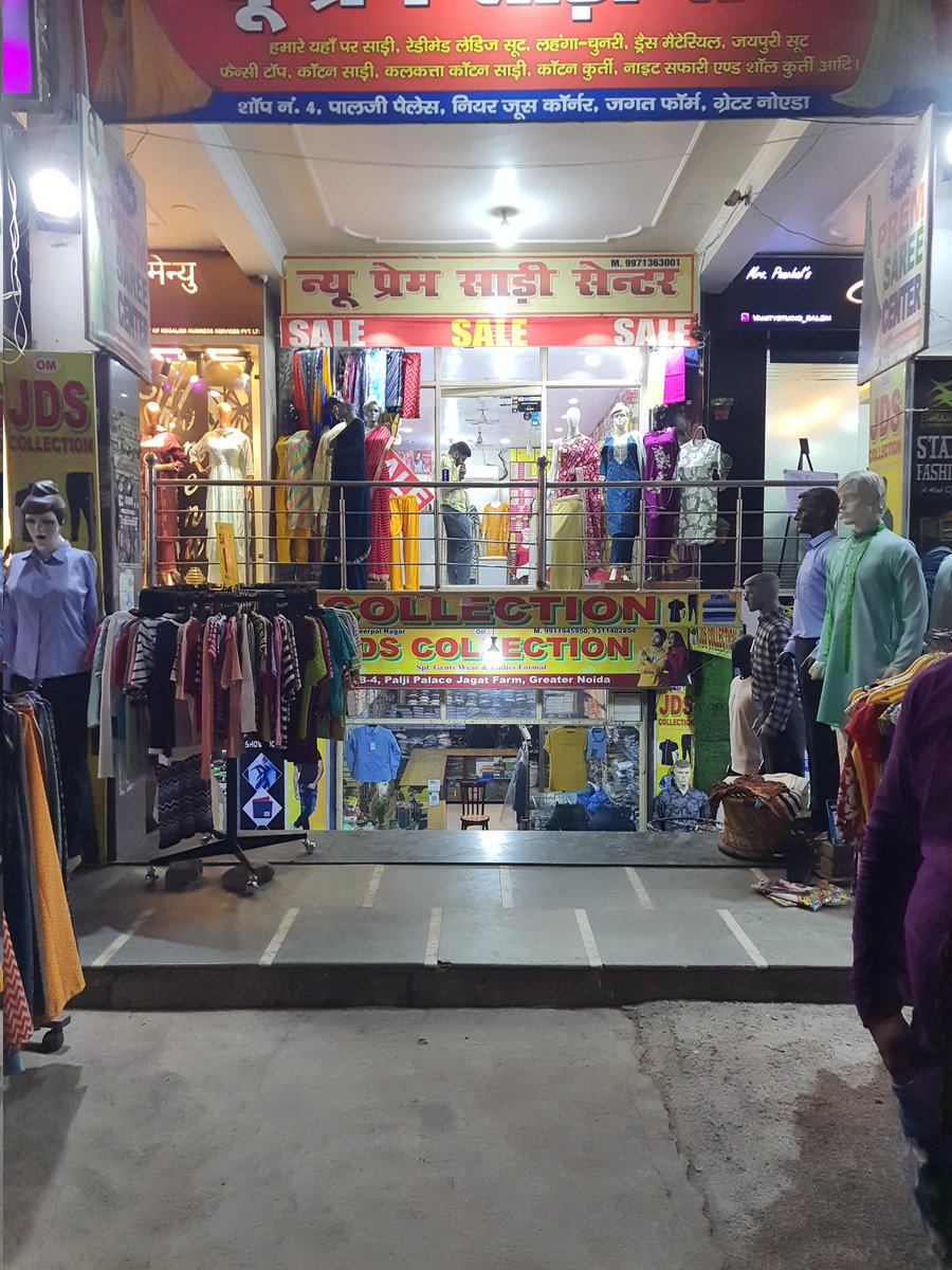 AnkchandrA's tweet photo. @OfficialGNIDA Learn something from DM Deepak Rawat.
https://t.co/9rZ3txrbA5
and visit places like Jagat Farm where encroachment is a real pain. People have expanded their shops triple than their shop size.
Sample photo below. https://t.co/RCZcWodziA