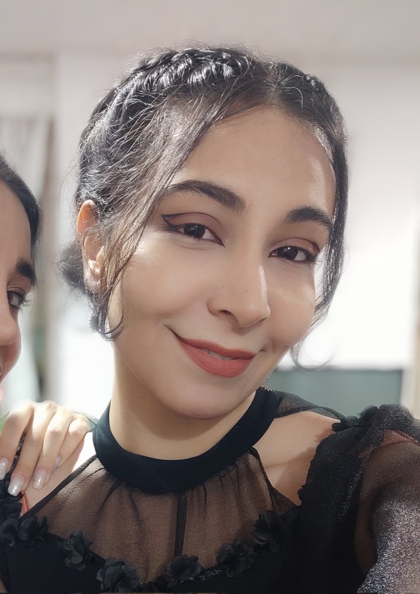 سن ۲۲
قیافه۲۲