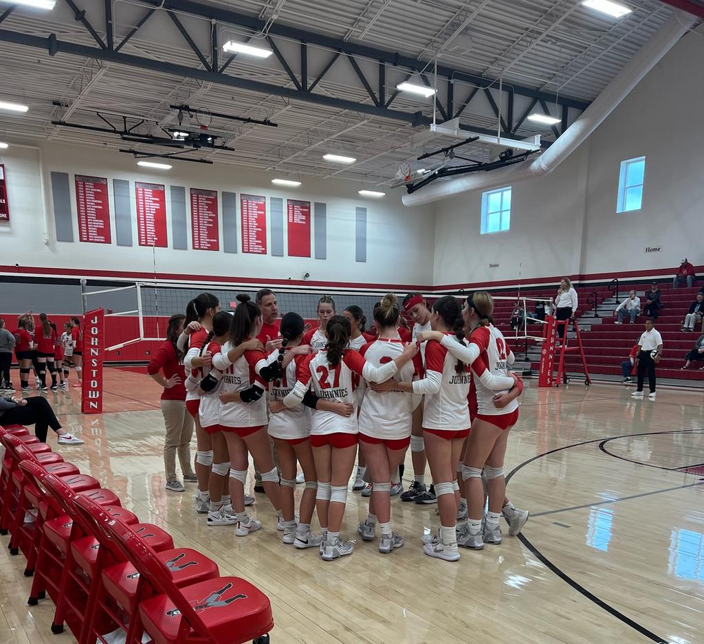 D-III 🏐 Tourney Update:
The Johnnies win set #1 over Elgin by a score of 25-9 💪