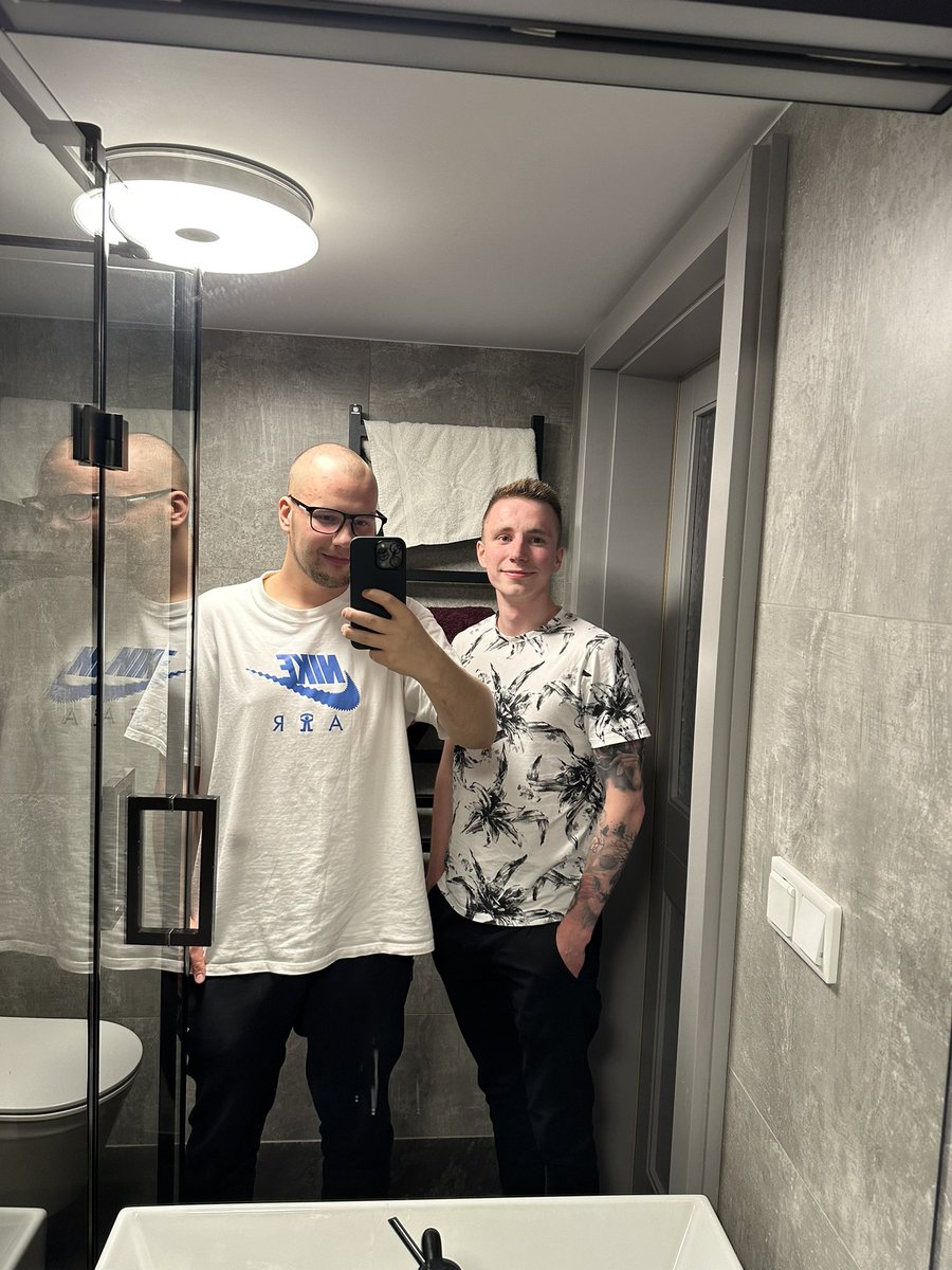 Klasyczne zdjęcie w nie swoim kiblu na lekkim nadudnieniu z <a href="/WaSSieL_/">WaSSieL</a>