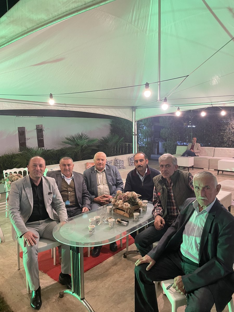 SelcukYld's tweet image. 📍Erenler
Hemşehrimiz,köylülerim DÖNMEZ ailesinin Erenler’de evlenme cemiyetlerine katılım sağladık.Yarkın kardeşime Hilal hanım ile ömür boyu mutluluklar dilerim.
@Akparti @RTErdogan @aliihsanyavuz54 @yzyilmaz55 @AKPartiSakarya @yunustever @murat_kaya54 
#Sakarya #Geyve #Erenler