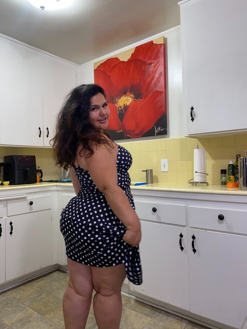 Are we going out tonight or staying in?  https://t.co/gKmzrSLRMi https://t.co/4VP5BlaV4T<a href="/tag/newprofilepic"class="tags"><span>#newprofilepic</span></a>