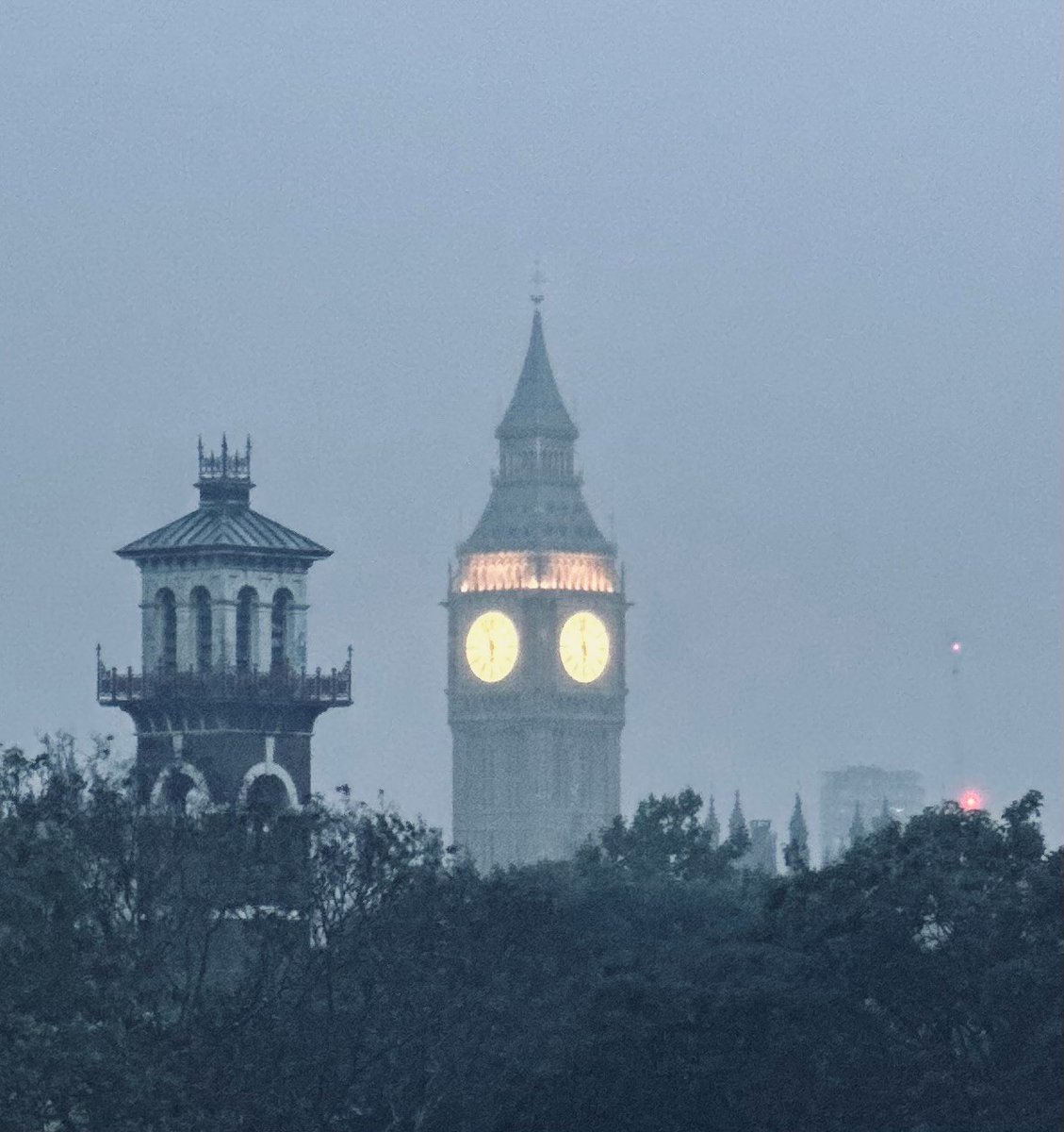 metpoliceuk's tweet photo. Our final #PublicOrder update for you today is that a total of 10 arrests have been made for; Fireworks, Public Order &amp; Assault an Emergency Service Worker Offences.  They remain in Custody.

5 Police Officers have also received minor injuries &amp; we wish them a swift recovery. 🚨 https://t.co/gw2GXqUyFW
