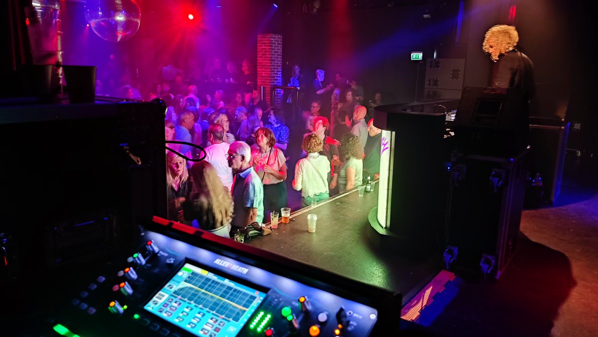 Zaterdagavond feestavond! #Galaxy #Disco #party <a href="/WillemTwee_pop/">WillemTwee poppodium</a> 
#geluidstech #vollebak