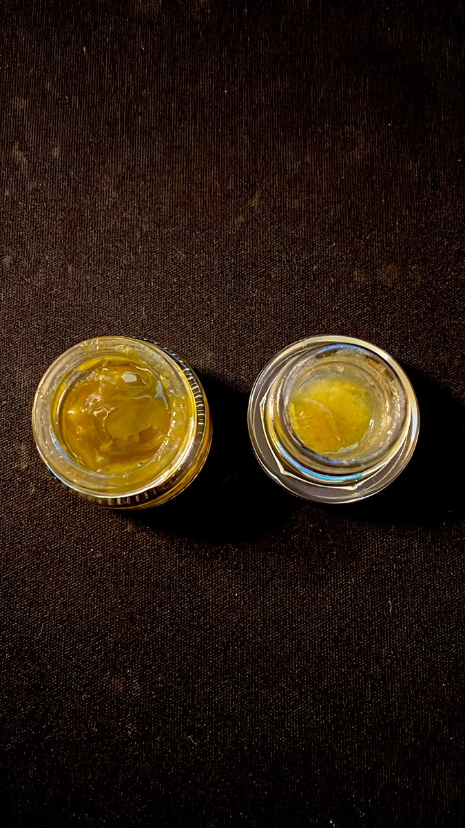 blazing_waffle's tweet photo. On the right is some sugar sauce (at room temp) and on the left is my homemade rosin budder!!!!
So excited to make my own dabs now!!!
#420 #Dabs #Rosin #Cannabliss #Budder https://t.co/PTYXKZn6GE