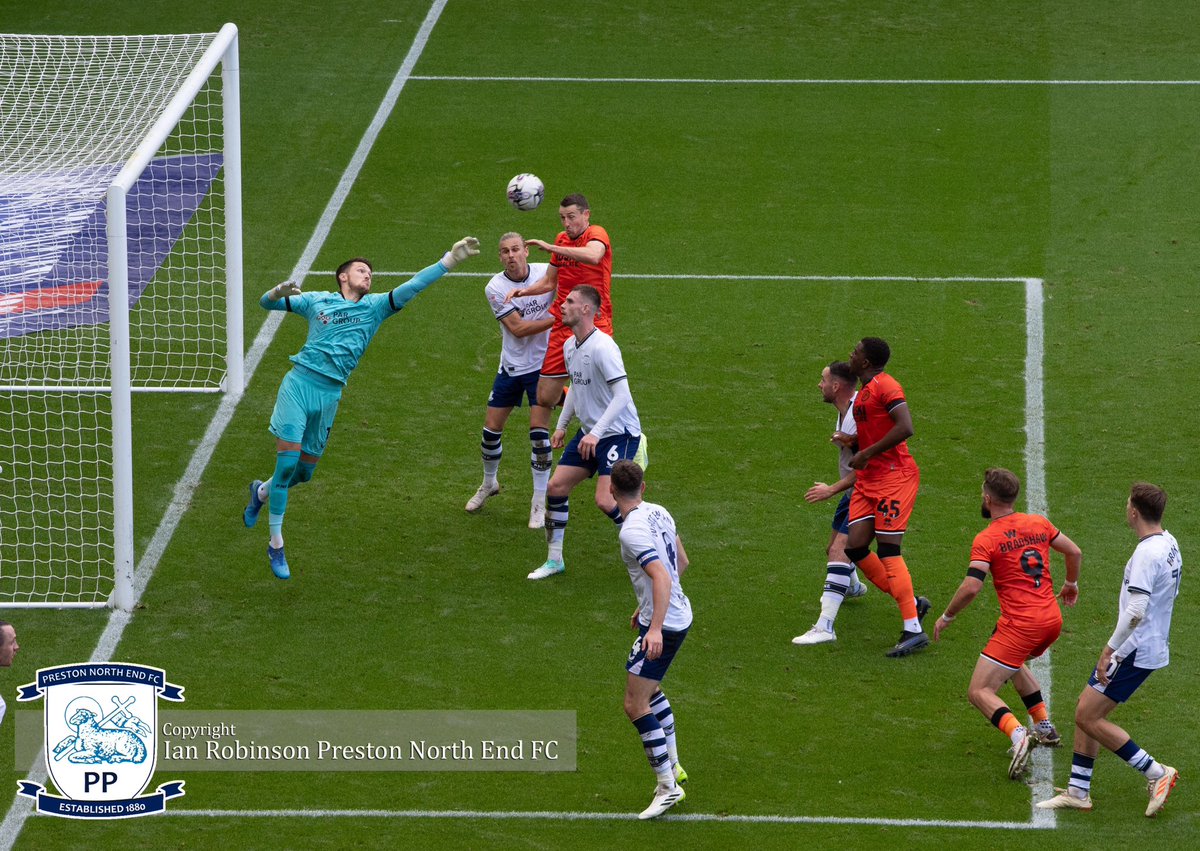 SnapperIan's tweet photo. A draw at home for @pnefc v Millwall at Deepdale. Remotes galore, two on @FreddieWoodman and another behind the goal.
#stillinthemix #pnefc @pocketwizard https://t.co/Eowq2esPRZ