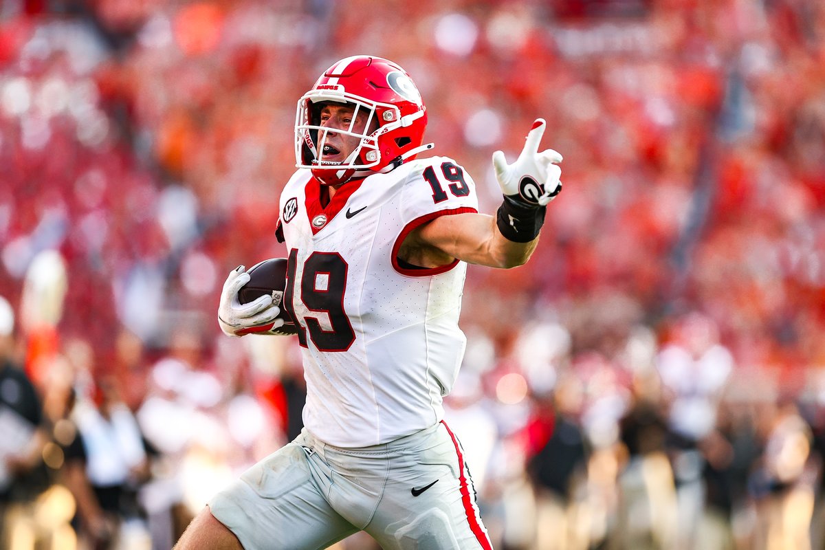 ClassicCityCLTV's tweet photo. The Dawgs are on the BYE week, but Better Never Rests!

Check out some of our favorite photos from the season so far! #GoDawgs https://t.co/lVmedKXXMa