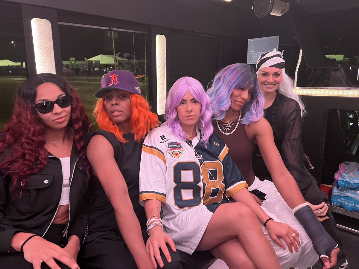 Y’all😩Our team went to bingo together last night and wore wigs and renamed ourselves! I thought it’d be a funny memory to have @tcarterr4 capture sooo vid coming soon…