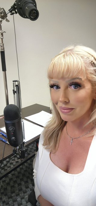 🥳 Powerhousing today's broadcast.  Woo! https://t.co/PkuP1fIBOY