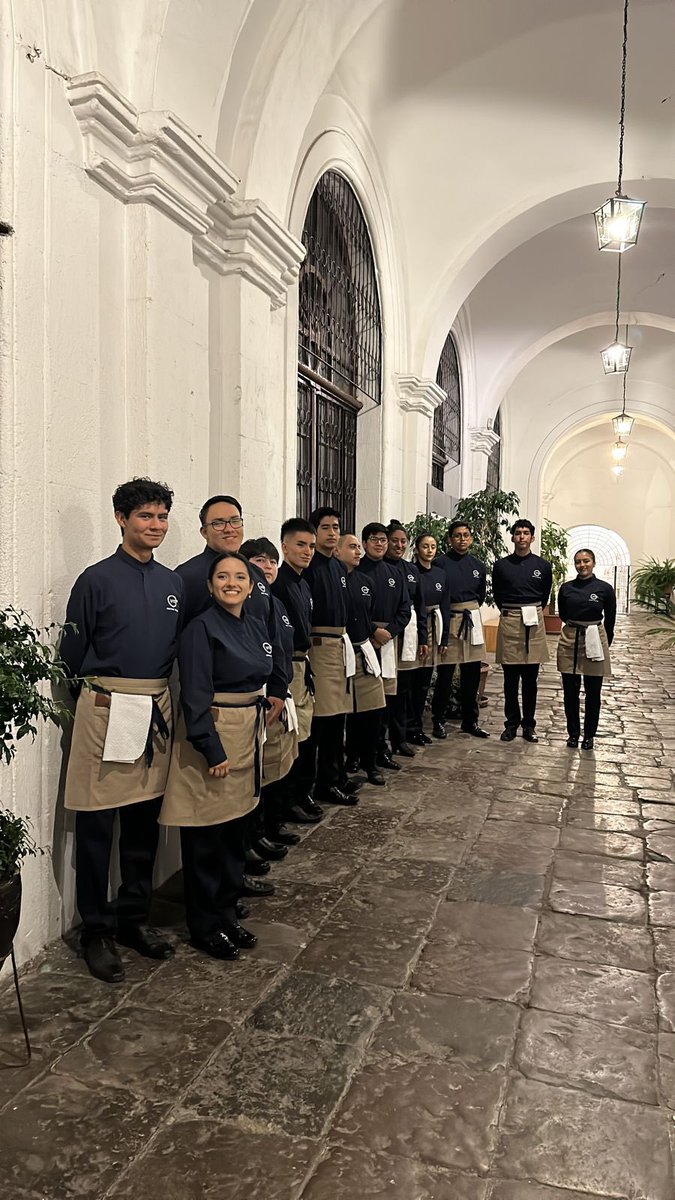 UTEoficial's tweet photo. #OrgulloUTE | 👩‍🍳En la @UTEoficial practicamos lo aprendido.👇
👨‍🍳Felicitamos a nuestro grupo de estudiantes de las carreras de #GastronomíaUTE y #TurismoUTE, por realizar actividades de servicio y protocolo como parte del convenio con la @EmbPeruEcu.
1/2 https://t.co/WECuCsOpqT