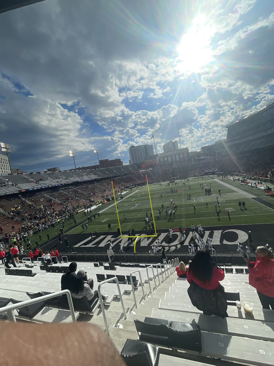 JordanDonald_'s tweet photo. Great weekend in Cincinnati! @CoachSmith_PHS @coachspurley56 @devon_smoot @EricDevoursney @Coach_Rodgers44 @ElijahJoseph_5 @Dakarai2A https://t.co/sO2bdR37qv