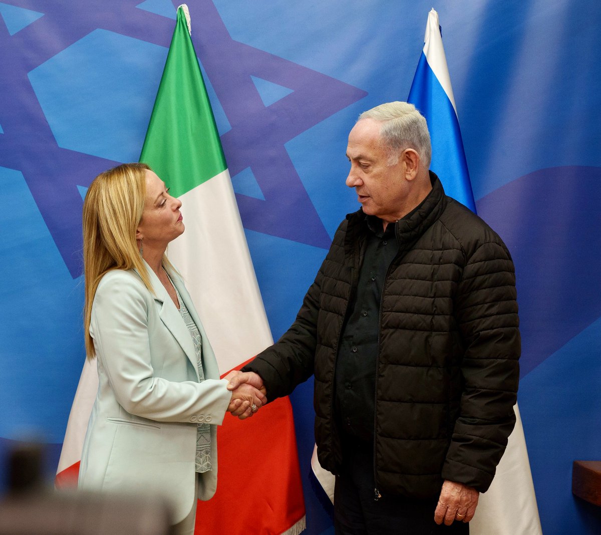 A seguito della partecipazione al Vertice del Cairo per la Pace, il Presidente @GiorgiaMeloni ha incontrato in Israele il Primo Ministro Benjamin Netanyahu. La nota: governo.it/it/articolo/vi…