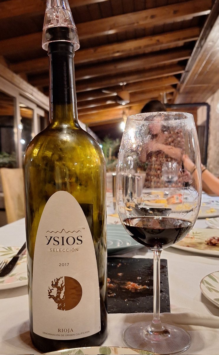 dmanso73's tweet photo. Siempre que puedas.... tira de Magnum 🍷
#vino #ysios #magnum #winemoment https://t.co/30xdEdxQW2