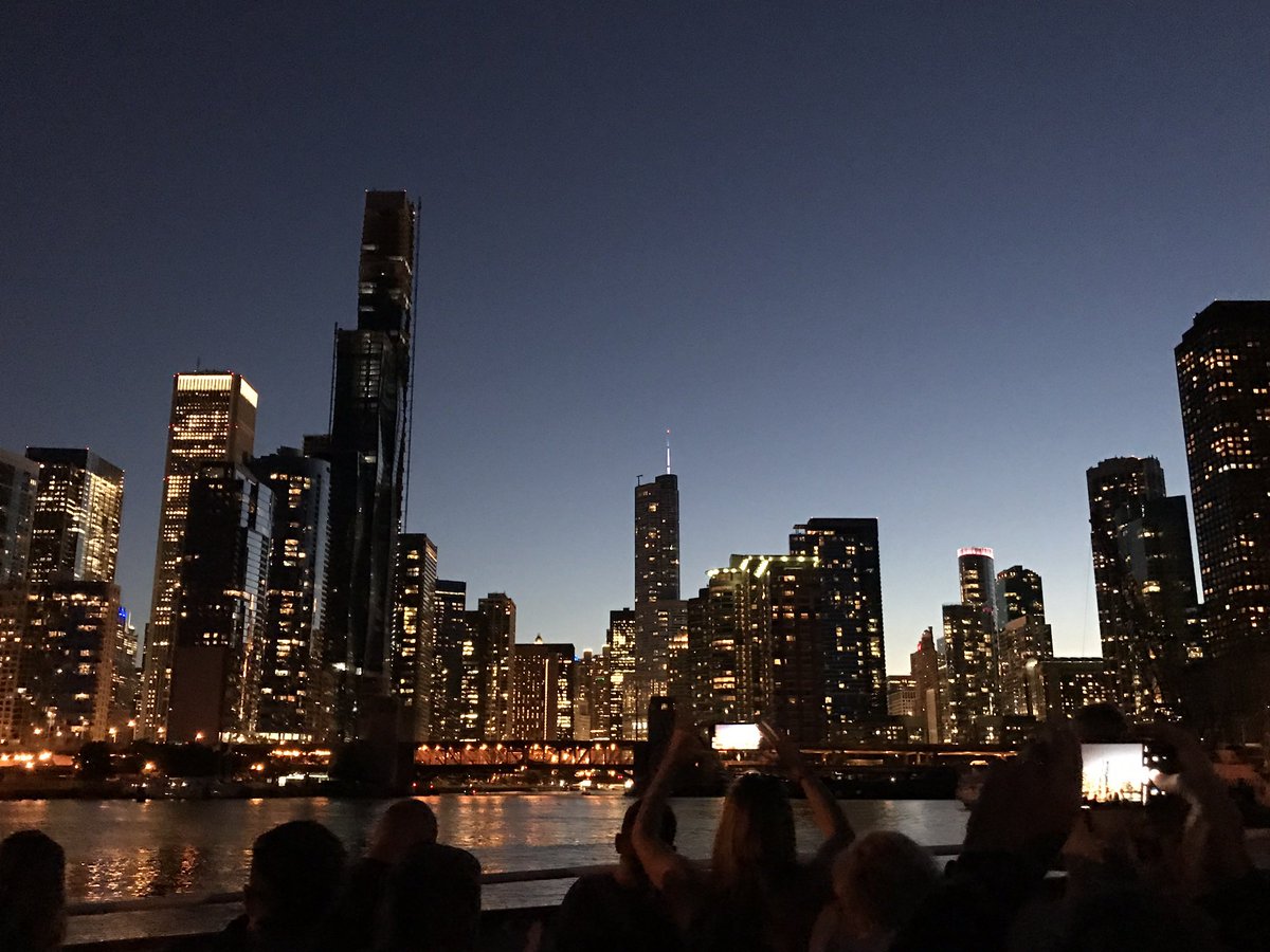 CeltCook's tweet photo. @TastingHistory1 Evening architecture cruise on the Chicago River. It is MAGICAL! https://t.co/07QjhVEyDa