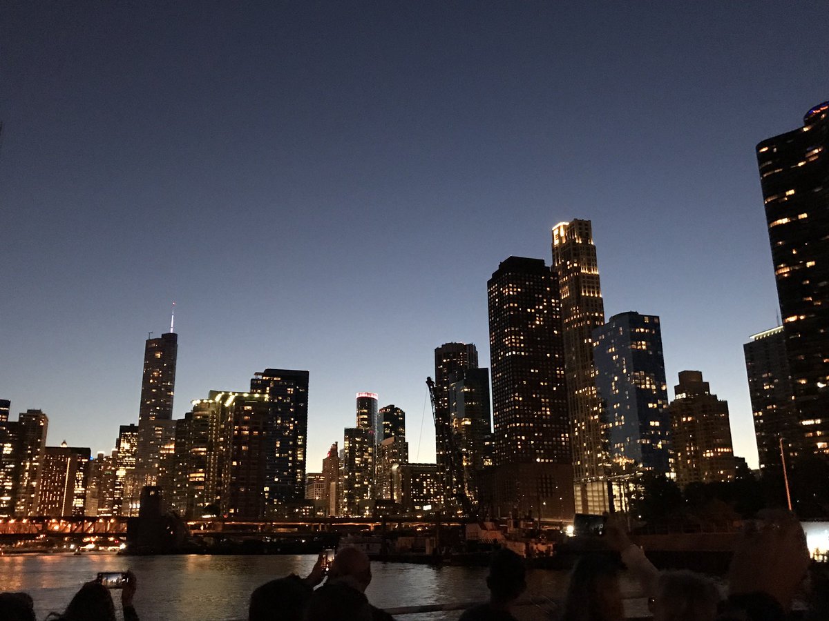 CeltCook's tweet photo. @TastingHistory1 Evening architecture cruise on the Chicago River. It is MAGICAL! https://t.co/07QjhVEyDa