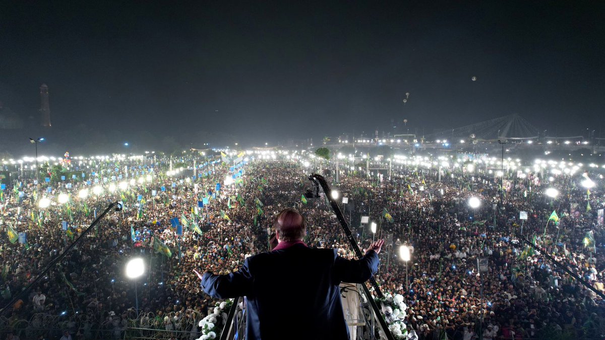 HoorainSheikh92's tweet photo. Pakistan witnessed a historic jalsa as the Noon League stood strong with Nawaz Sharif at Minar-e-Pakistan.
#HistoricJalsa https://t.co/odhzZkaJGv