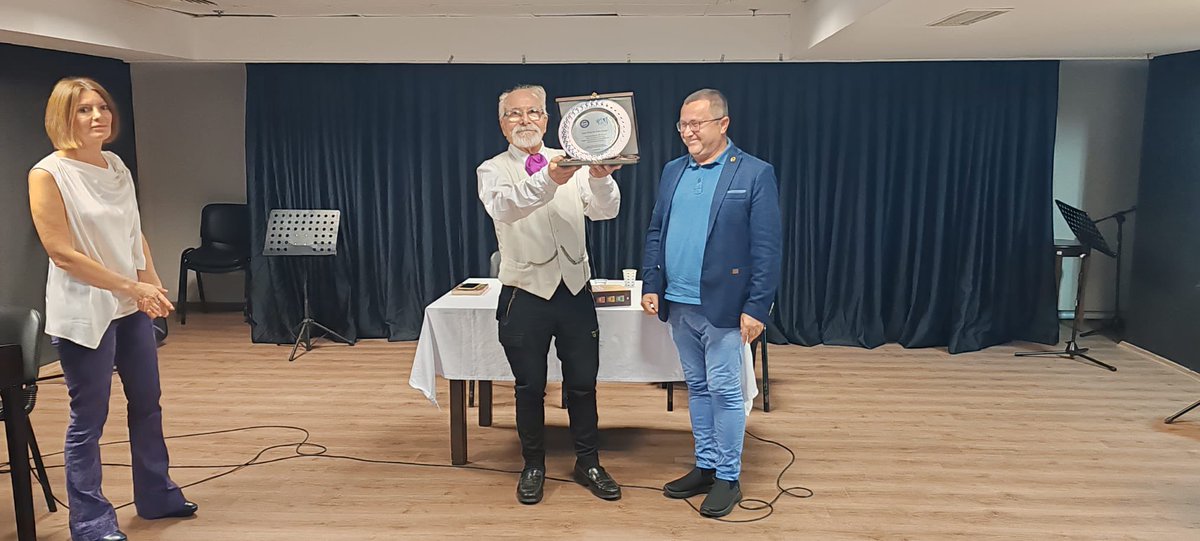 Mehmet Tığlı (@memokrat) on Twitter photo Prof.Dr. Emre Kongar hocamızla Marmara Üniversitesi Mezunları ve Akademisyenleri Platformu olarak mükemmel bir gün yaşadık. Bilim varsa Gelişim var! <a href="/emrkongar/">Emre Kongar</a> <a href="/Demetce/">Demet Cengiz</a> Prof.Dr. Emre Kongar hocamızla Marmara Üniversitesi Mezunları ve Akademisyenleri Platformu olarak mükemmel bir gün yaşadık. Bilim varsa Gelişim var! <a href="/emrkongar/">Emre Kongar</a> <a href="/Demetce/">Demet Cengiz</a>