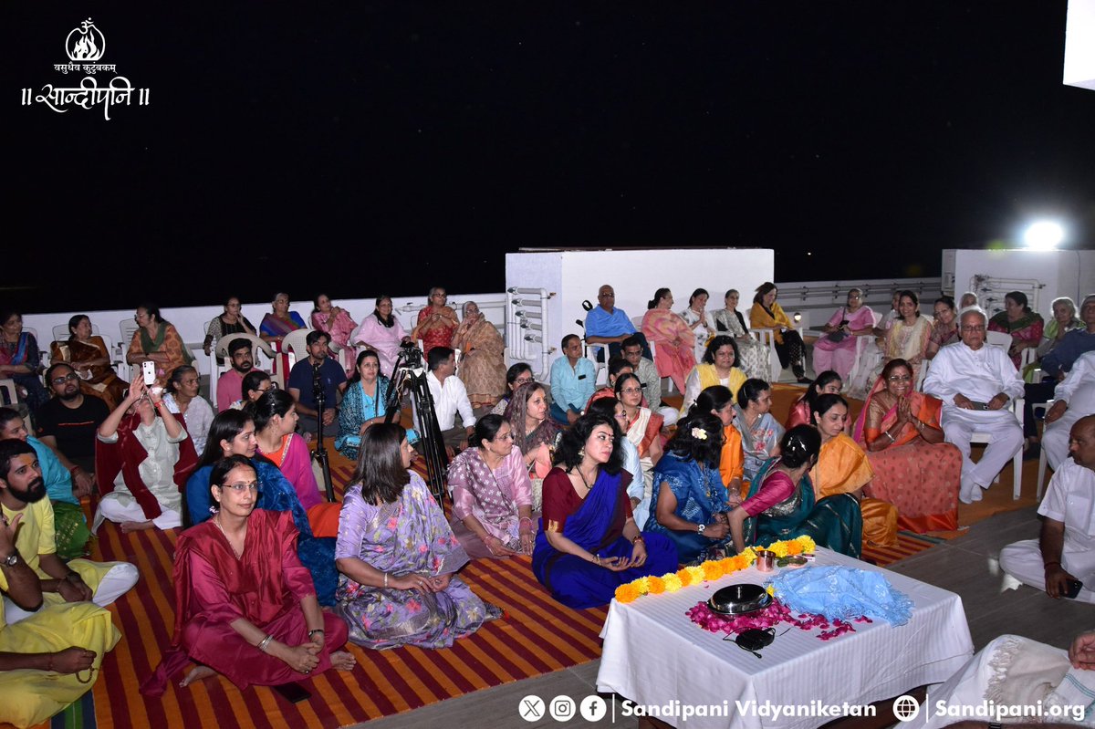 ShriHariMandir's tweet photo. Day 7 - All guests and devotees staying #Atithya #guesthouse are blessed at #Satsang with @PPBhaishri during the Shardiya #Navratri2023 Anushthaan https://t.co/MmXJbenJXR