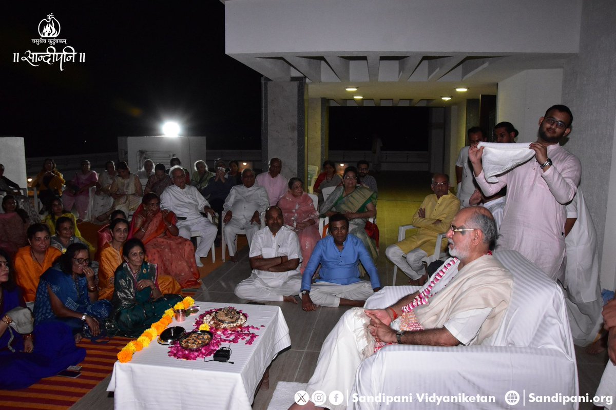 ShriHariMandir's tweet photo. Day 7 - All guests and devotees staying #Atithya #guesthouse are blessed at #Satsang with @PPBhaishri during the Shardiya #Navratri2023 Anushthaan https://t.co/MmXJbenJXR
