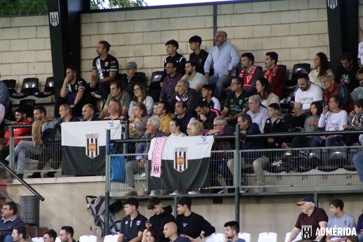 😍 Y vosotros... ¿qué os vamos a decir a vosotros?

⚪️⚫️ Una y millones de veces más... ¡𝗚𝗥𝗔𝗖𝗜𝗔𝗦!

👏🏽 Gracias por ese aplauso del final del partido. Gracias por apoyar a nuestros romanos SIEMPRE. ¡JUNTOS lo vamos a lograr!
