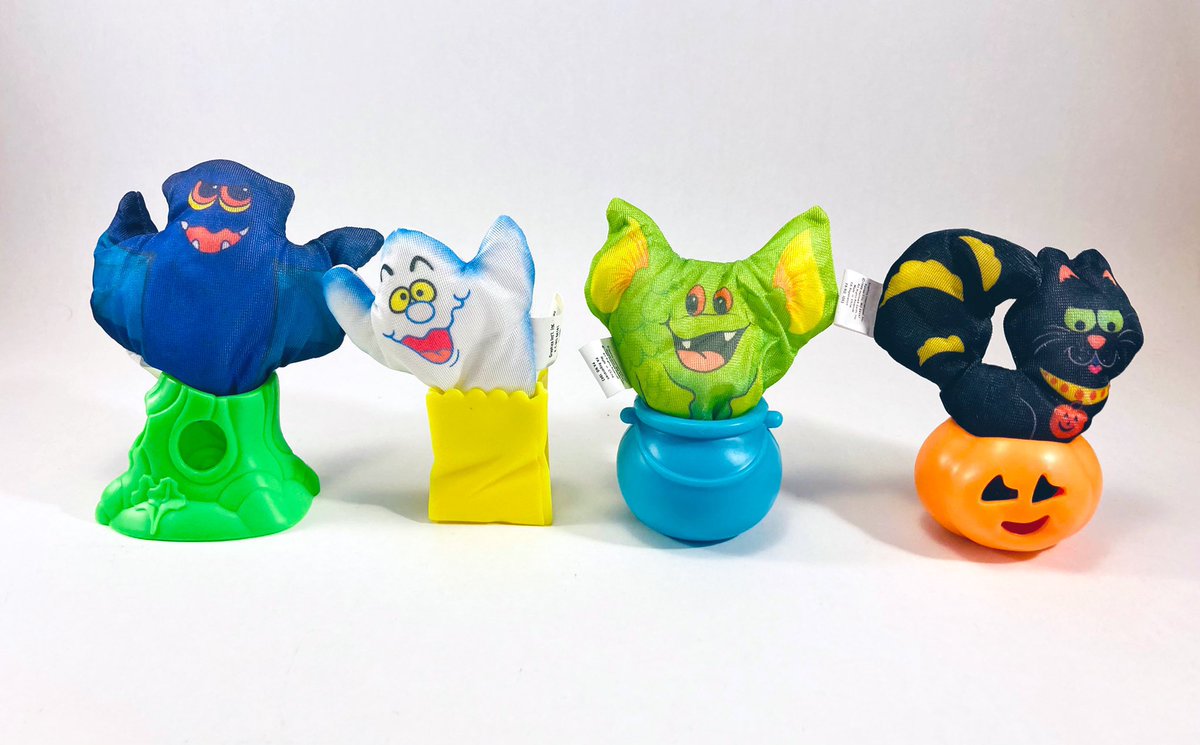 Cheapether's tweet image. Hardee’s Halloween Hideaways set, from 1989. 

#Halloween #Hardees #80s #RetroToys