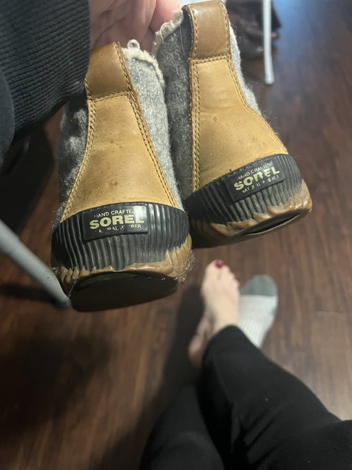 It&rsquo;s time for another pair of winter boots.  Send me a pair from here https://t.co/vzNLSCuXgD and I&rsquo;ll