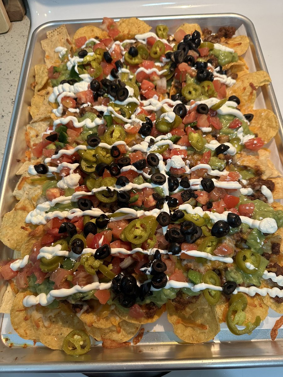 After40Fit's tweet photo. Saturday Snacking … Ultimate Sheet Pan Nachos. Happy Weekend Everyone!!

#mealprep #eatclean #saturday #weekend #healthychoices #paleo #whole30 #foodporn #foodgasm #goals #motivation #fam #fitlife #fit #health #beautiful #life #inspire #healthy https://t.co/5a0BfiLZDB