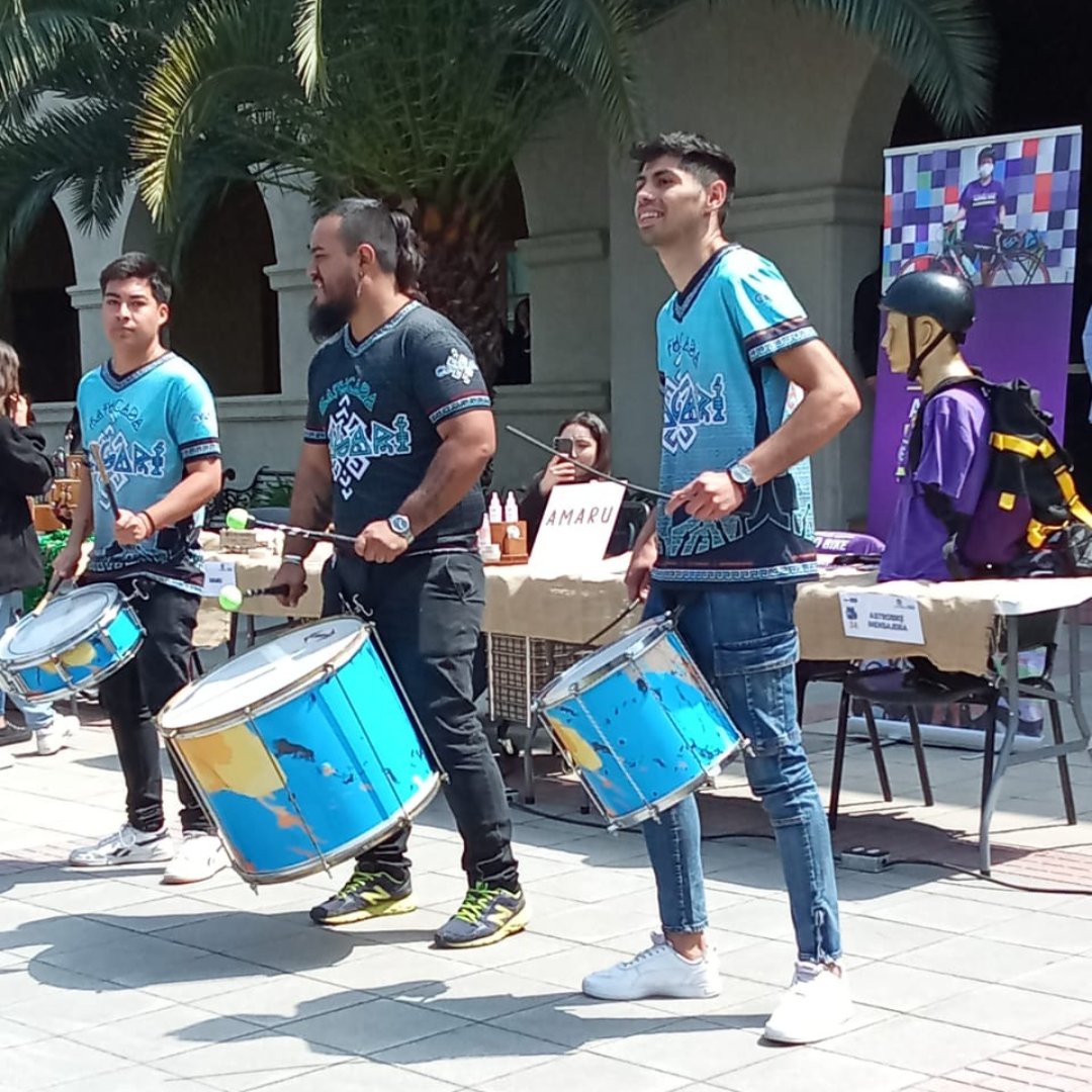 astrobikecl's tweet photo. Compartimos las fotografías de la 2da parte de la feria aniversario de la @USanSebastian que este mes cumplió 34 años. Felicidades! 🎉🎂

Agradecemos a la DAE y todos los estudiantes y emprendedores que compartieron sus experiencias con nosotr@s 🤗✨♻️🚲

#pyme #bicimensajeria https://t.co/GzzsmKQiZU