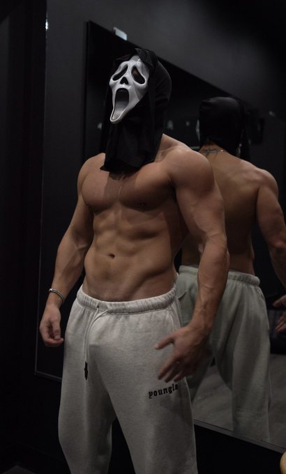 spooky season.. https://t.co/bUfSZpgNhL https://t.co/ciDruECmdN