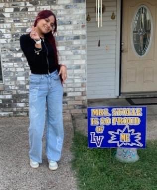 One of the most meaningful sign placements that I have ever made. The student's bravery and grit are beyond compare. #stollepark <a href="/LaVegaISD/">La Vega ISD</a>