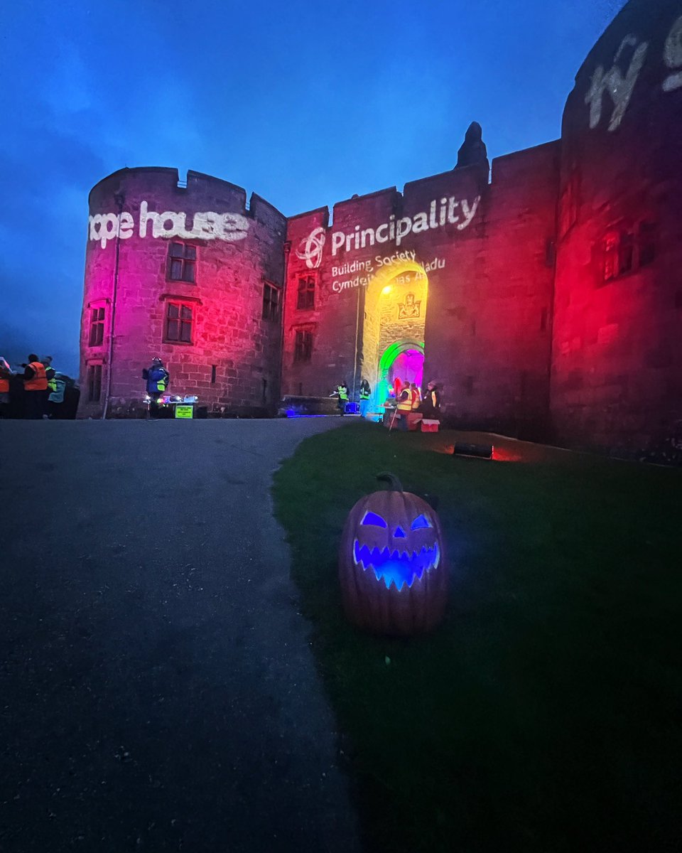ORB_SL's tweet image. 🎃 Brilliant night lighting up @ChirkCastleNT for @HHTGhospices Dark Run. 

🎵We also provided sound services for a Male Voice choir in Llanfyllin

Thanks as always to our technicians!