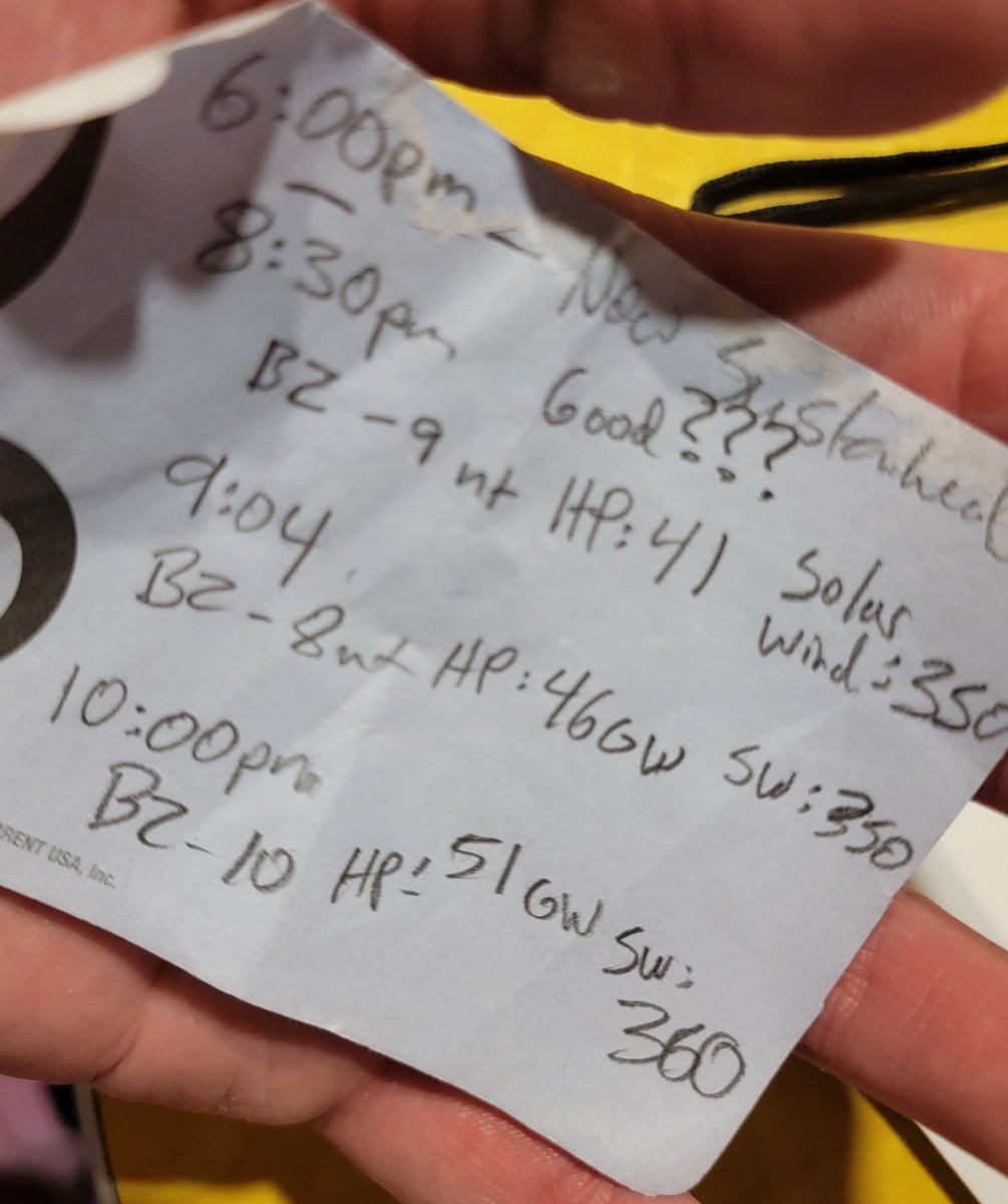 mvinge's tweet image. Last night was fun. While at @hipearlrose very fun Disco Death, I catch hints of enticing aurora data. So, Im enjoying show, occasionally check data, taking notes like a nerd. Show was good, left hang w friends, back to car aftr cpl hrs &amp;amp; get alerts! Scrambled 1hr north to see 😍