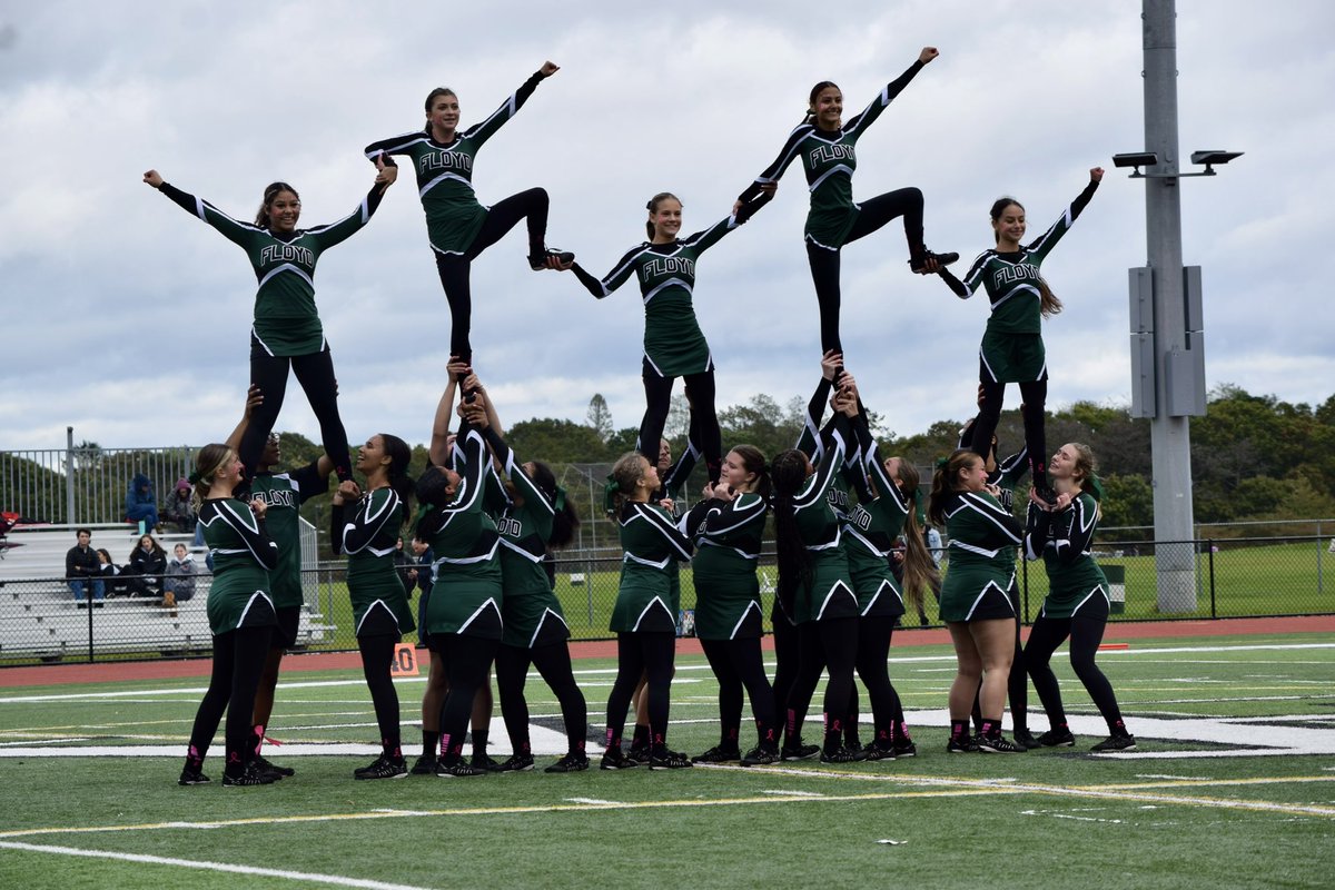 WilliamFloydSD's tweet photo. 𝗜𝗧’𝗦 𝗔 𝗛𝗢𝗠𝗘𝗖𝗢𝗠𝗜𝗡𝗚 𝗩𝗜𝗖𝗧𝗢𝗥𝗬! 📣🏈

William Floyd varsity football cap off today’s homecoming festivities with a 21-7 victory over Walt Whitman!

William Floyd pride was in the air today! 

#LetsGoFloyd #FloydStrong 💪 #Homecoming2023 https://t.co/pbrZNeujYX