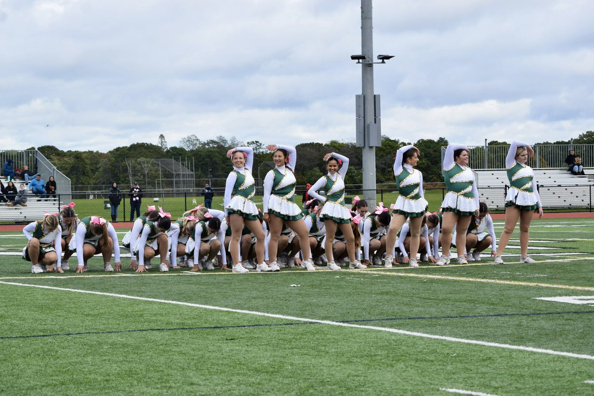 WilliamFloydSD's tweet photo. 𝗜𝗧’𝗦 𝗔 𝗛𝗢𝗠𝗘𝗖𝗢𝗠𝗜𝗡𝗚 𝗩𝗜𝗖𝗧𝗢𝗥𝗬! 📣🏈

William Floyd varsity football cap off today’s homecoming festivities with a 21-7 victory over Walt Whitman!

William Floyd pride was in the air today! 

#LetsGoFloyd #FloydStrong 💪 #Homecoming2023 https://t.co/pbrZNeujYX