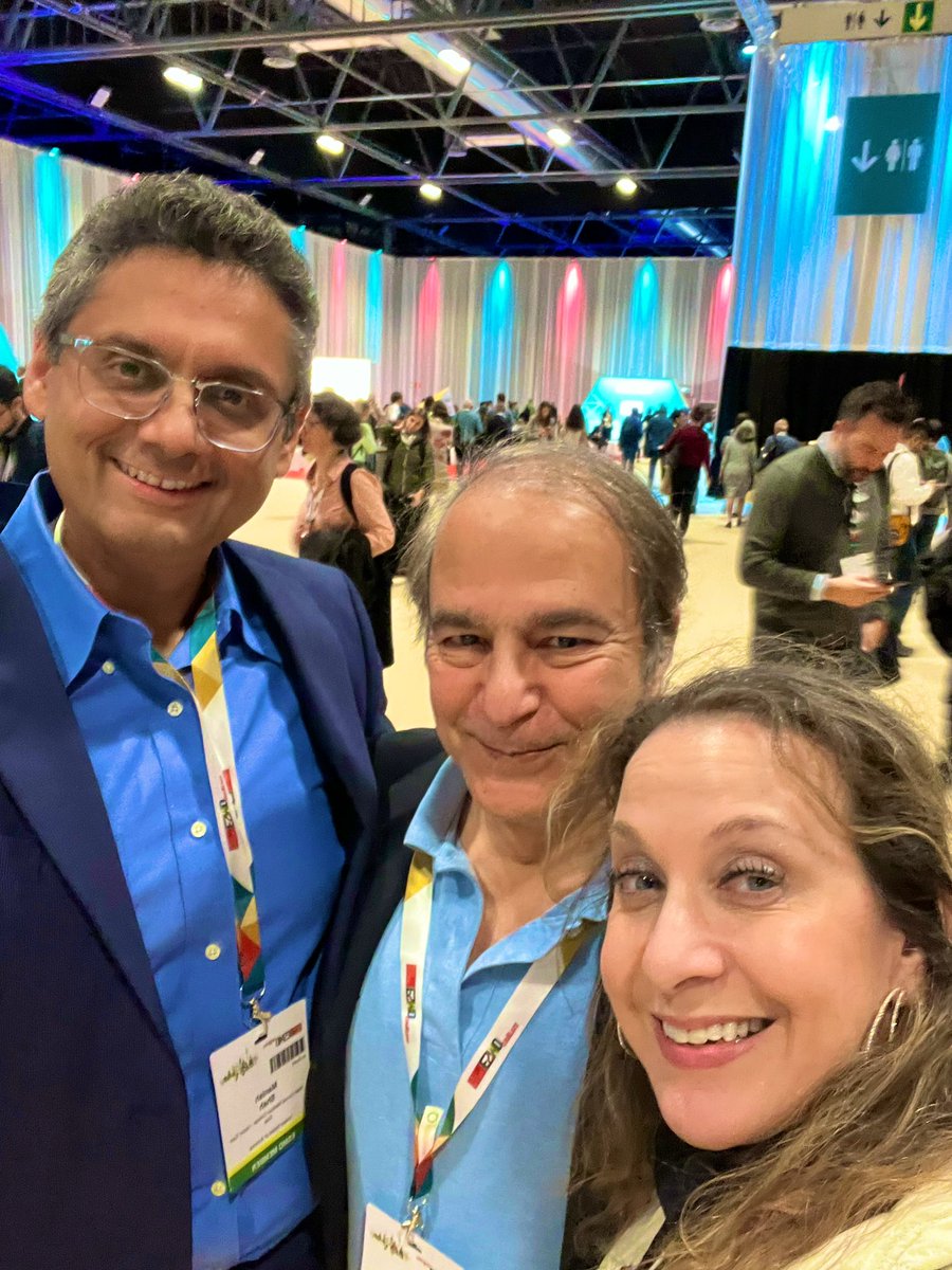 drallysonocean's tweet photo. Bienvenidos a Madrid! Estamos representando @WeillCornell durante #ESMO23. Saludos por más avances en el cáncer! @mdmanishshah y Dr. Nasser Altorki. Dónde está @DrMhidalgo?? 🇪🇸❤️🧬🩺💊🧪🧬🩸🔬💊🩺🪭❤️💊🧬🌡️ https://t.co/fOWPPLh0BN