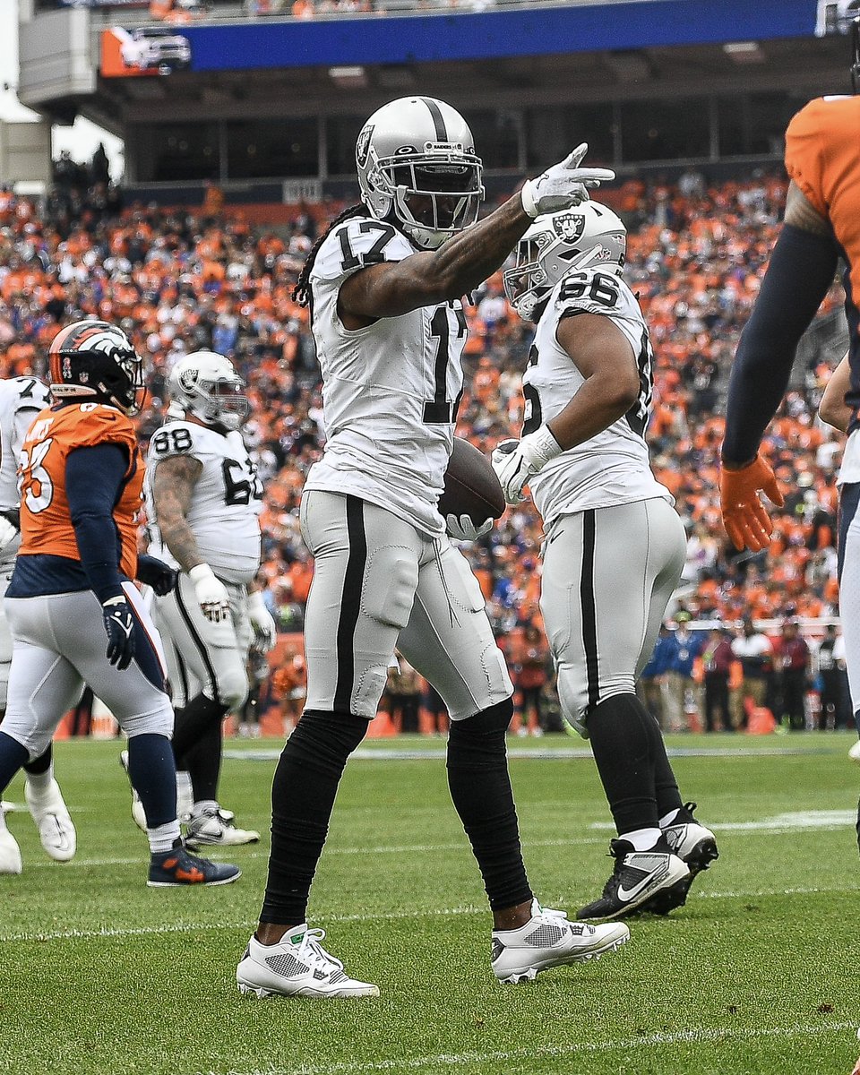 ComplexSneakers's tweet image. Davante Adams has the first ever official Air Jordan 4 Lows. These PEs are inspired by his love of golf. ⛳️