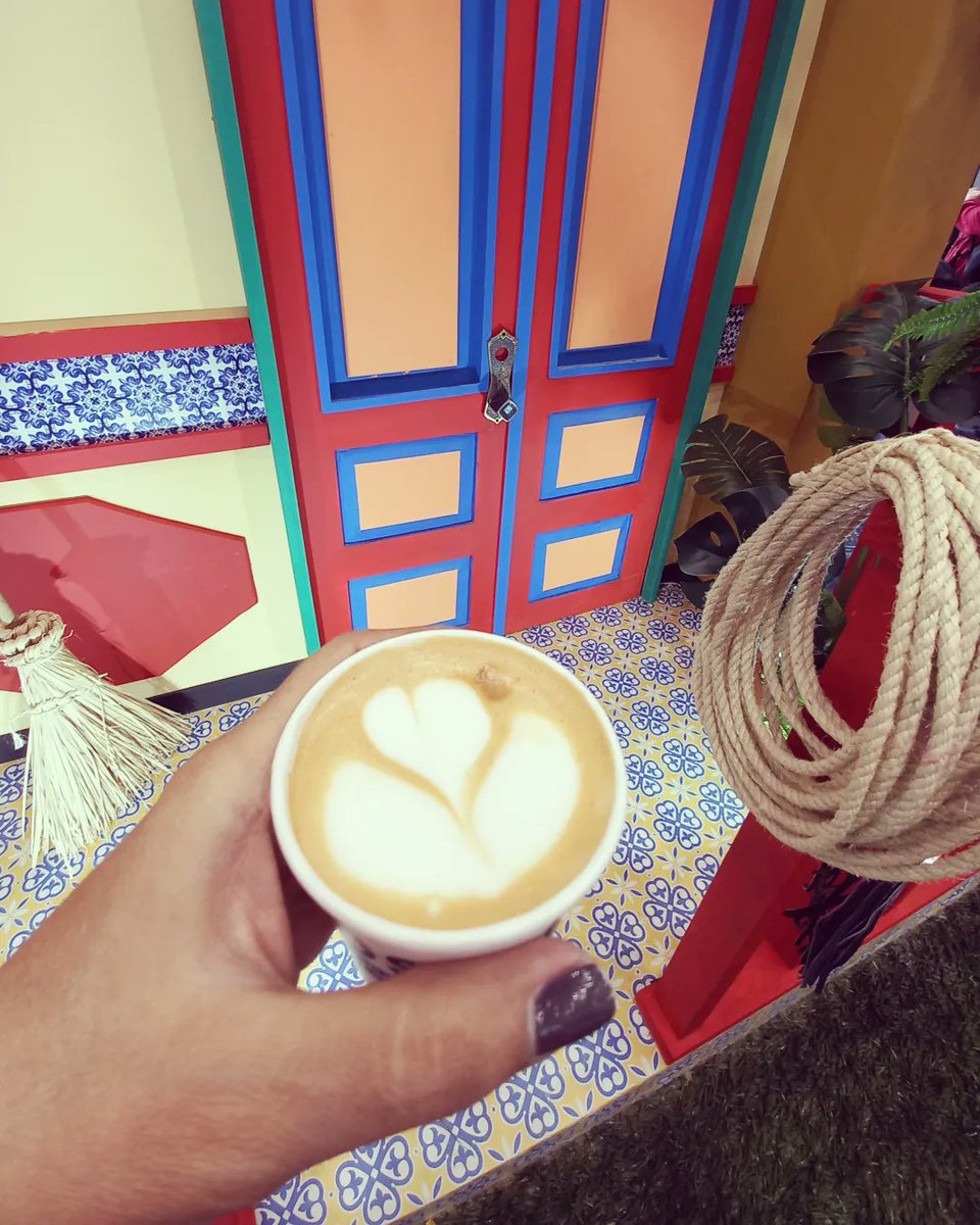 ☕️👍🇨🇴🙏🤔 Pensando en lo privilegiados que somos al producir el mejor café del mundo.  

#Gratitud
#CaféDeColombia
#OrgulloCafetero
#CafésDeColombiaExpo