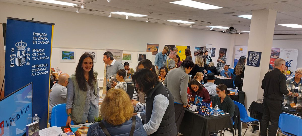 EmbEspCanada's tweet photo. Muchas gracias @vicensvives por patrocinar el stand de 🇪🇸 en la Feria Iberoamericana del Libro en 🇨🇦 #FILibro
Una colaboración extraordinaria y exitosa 👏🏻📚👏🏻 https://t.co/9T4FKTYnqt