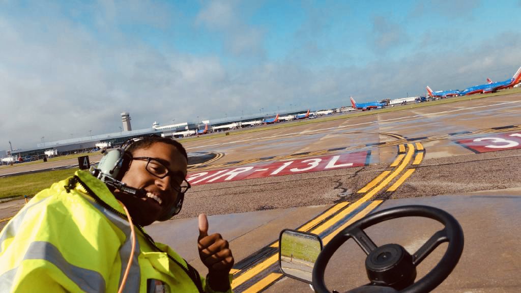 j_muta's tweet photo. Flew my first flight as an airline pilot into Dallas Love Field, the airport that started it all for me. 

What’s really special is that it was an NHL charter, the same flights I used to work as a ramp agent. 

I even got to show mom the whip. 

What an amazing 7 years it’s been. https://t.co/wUDbuASbiv