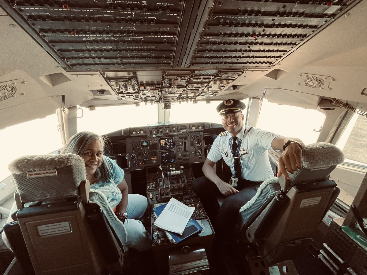 j_muta's tweet photo. Flew my first flight as an airline pilot into Dallas Love Field, the airport that started it all for me. 

What’s really special is that it was an NHL charter, the same flights I used to work as a ramp agent. 

I even got to show mom the whip. 

What an amazing 7 years it’s been. https://t.co/wUDbuASbiv