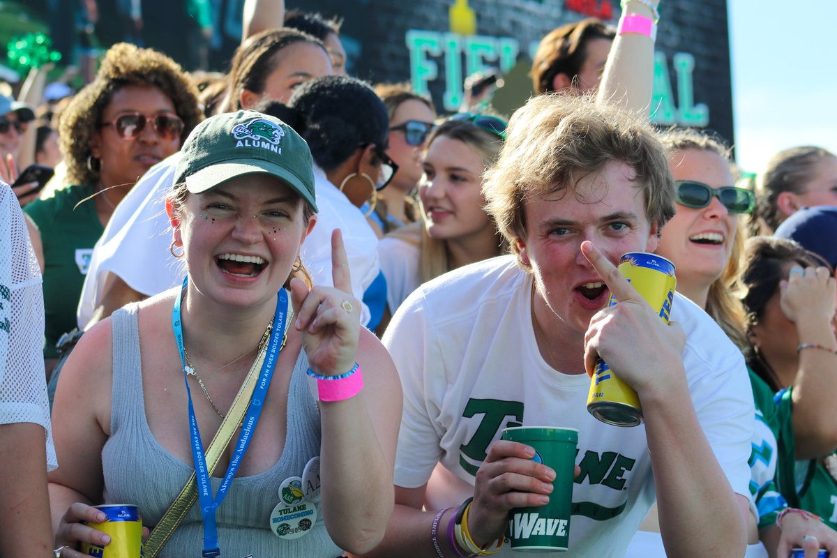 tulanealumni's tweet photo. A Helluva Feeling at Yulman 

#RollWave🌊 | #ForBuddy | #TUWAVE23 https://t.co/xOMe3yrNj7