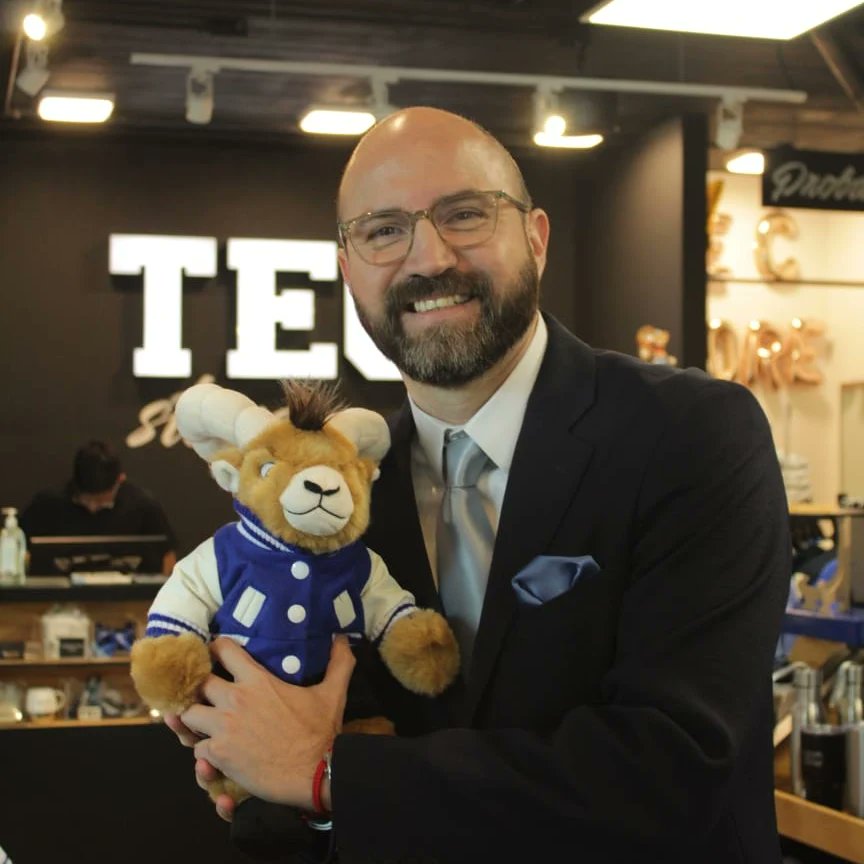 figlesias1977's tweet image. 3 meses de colaborar con la mejor universidad de LATAM #TecnológicoDeMonterrey después de dejar a cargo mi empresa por esta invitación liderando la Dirección prm. Licenciatura en Mercadotecnia y trabajar incansablemente en pro de la educación mundial 📚