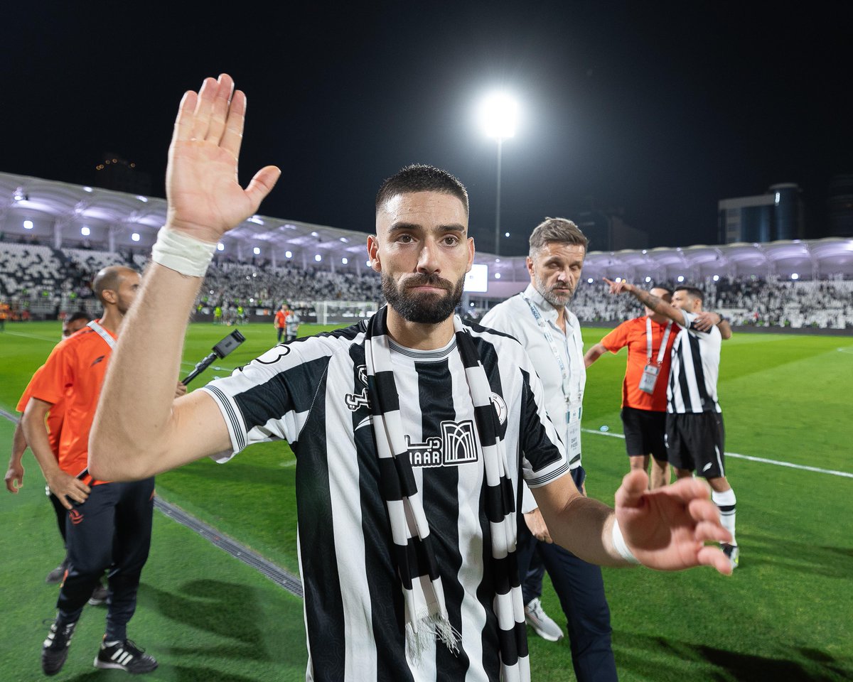 AlShababSaudiFC's tweet photo. أنظر إلى السماء ،
الليث بدرٌ الليلة .

#يلا_شباب https://t.co/UeJ5OIcS44