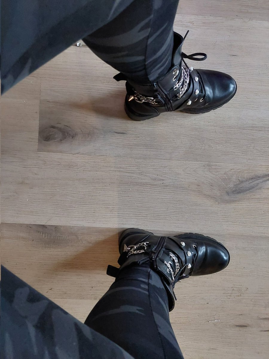 msTabOoTOes's tweet photo. I know one of you wants kicked with these 💁‍♀️ https://t.co/YIJ0o6Iv0A