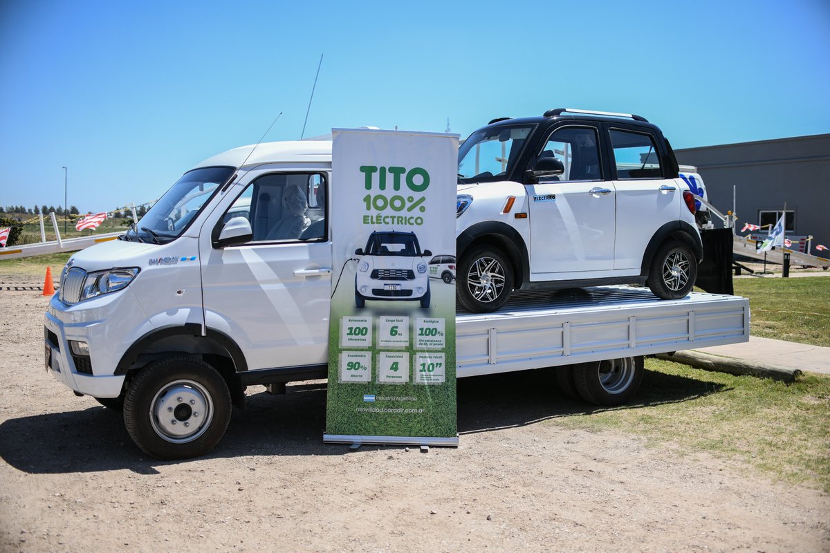ccivehicular's tweet photo. 👇Además:

🛠️Realizamos la demostración del Taller Móvil de RTO con desarrollo tecnológico propio.

👏 Y contamos con expositores líderes de diversas empresas del sector de movilidad.

¡Sigamos avanzando juntos! 🤝 https://t.co/032TnZDmPK