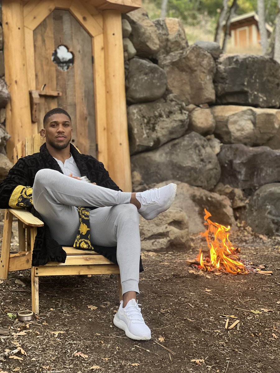 anthonyjoshua's tweet photo. Unplugged from the matrix. https://t.co/KZt693umc3