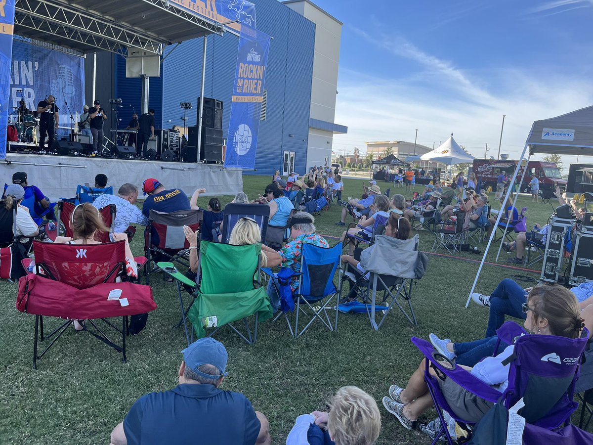 tamikascpps's tweet photo. Rockin' on the River is truly Rockin'. Come on out and join us and have a good time at the Lafon Performing Arts Center. We will be here until 8:00 PM. https://t.co/dbhd8Eysv8